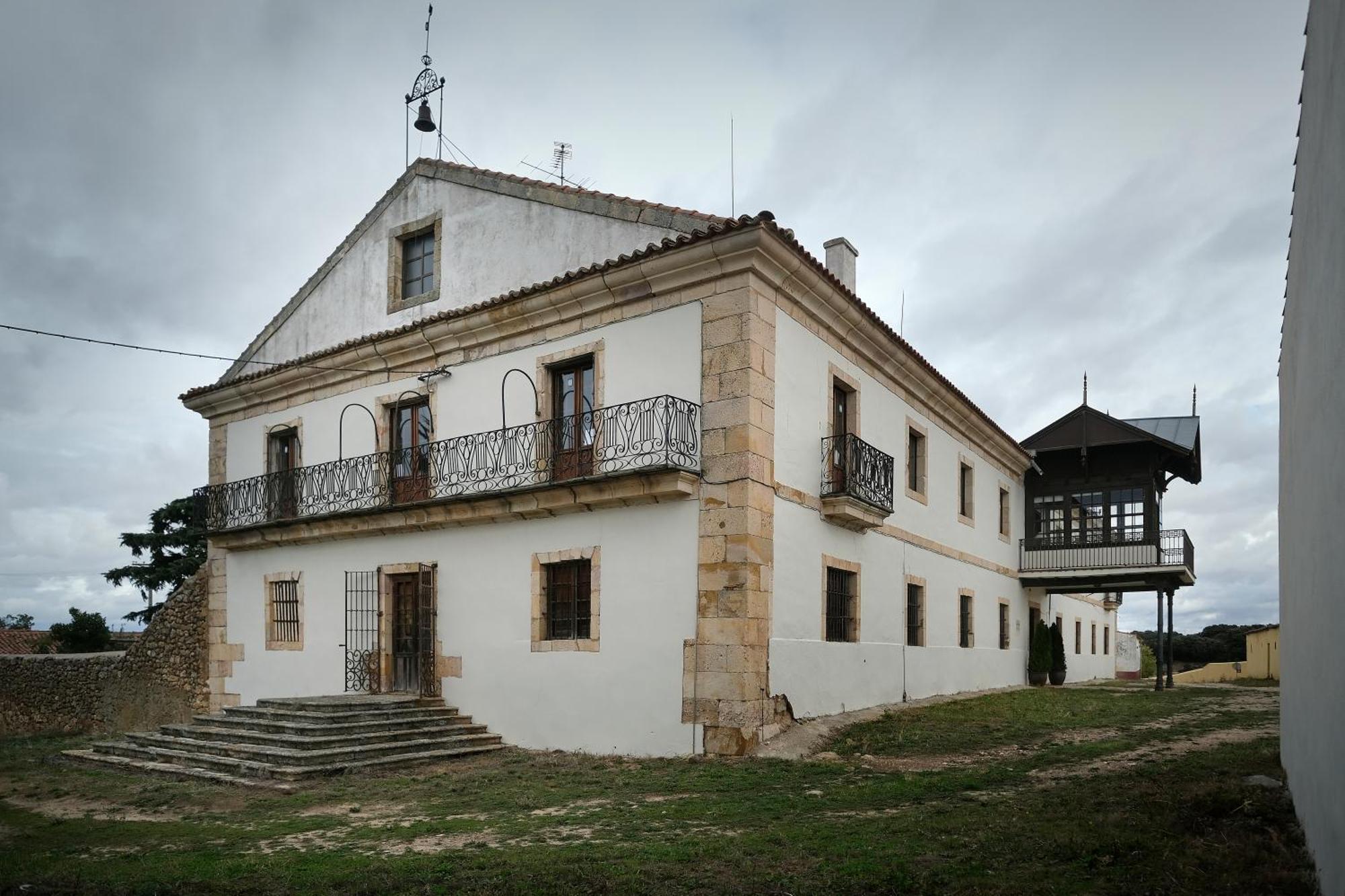 Casa Rural Palacio Conde De Aldana Con Piscina Entre Encinares Y Dehesas Terradillos Exterior foto