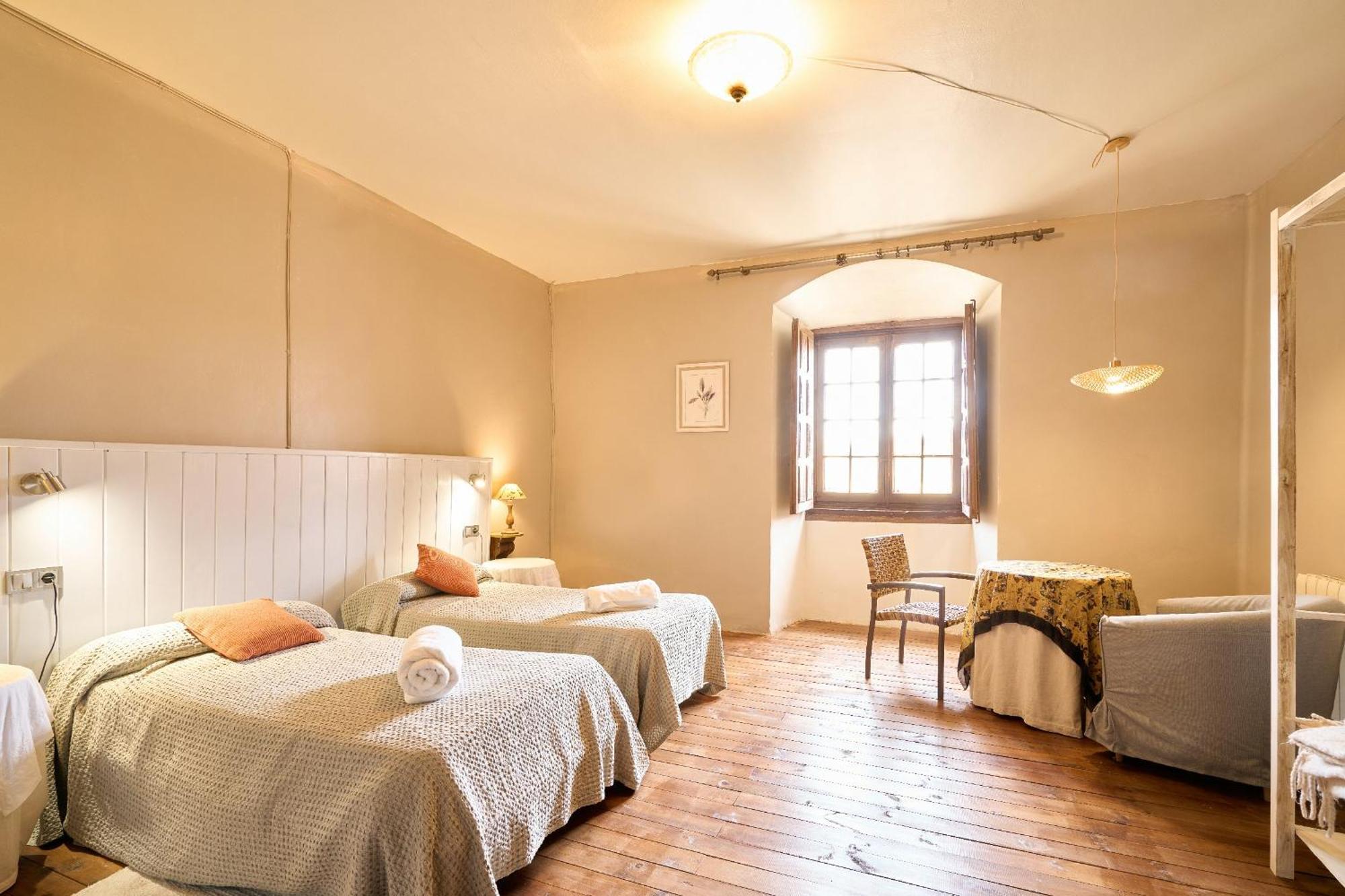 Casa Rural Palacio Conde De Aldana Con Piscina Entre Encinares Y Dehesas Terradillos Exterior foto